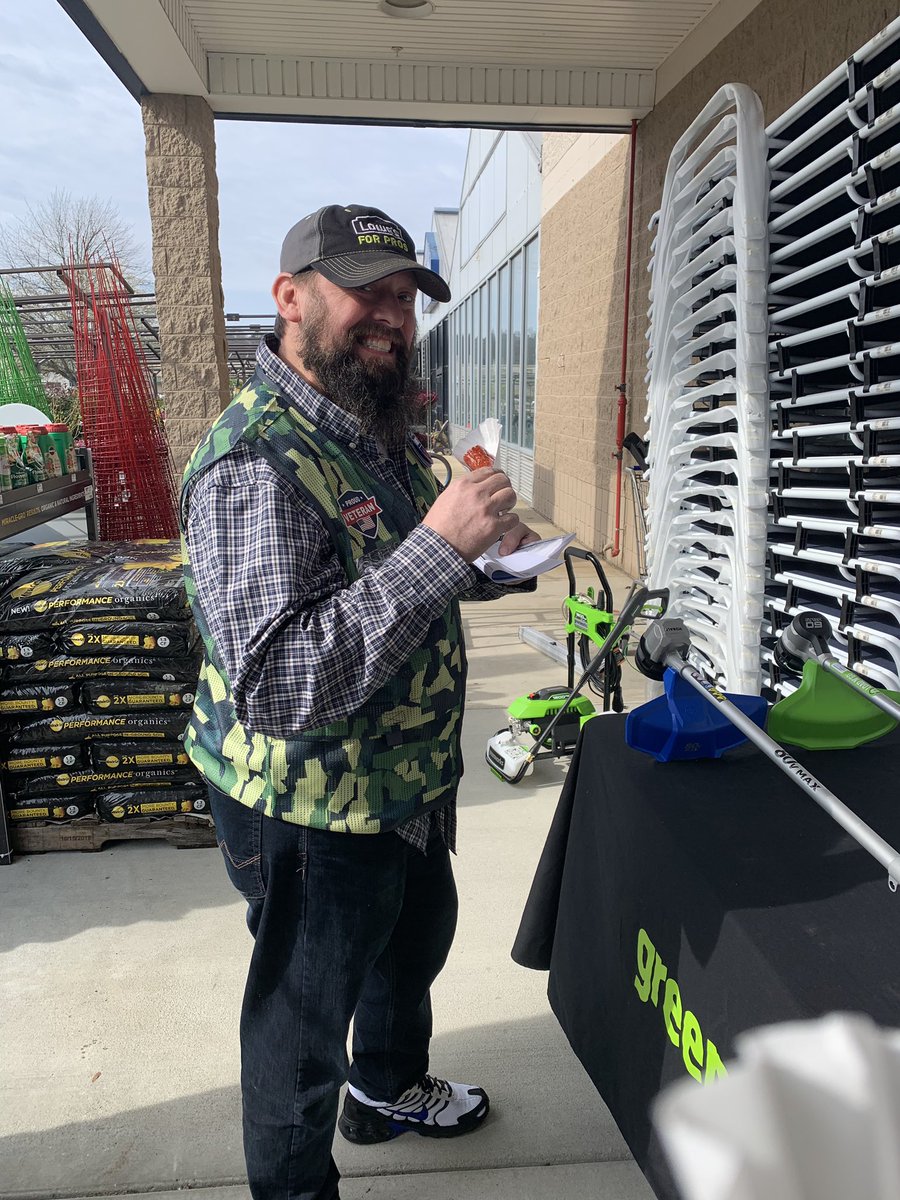 magee_tabitha's tweet photo. Learning all about the benefits of smokers. #pitboss #theyhadsamples #itwasdelicious #lowesISLGvendorfair2020 https://t.co/1ritkB2crV