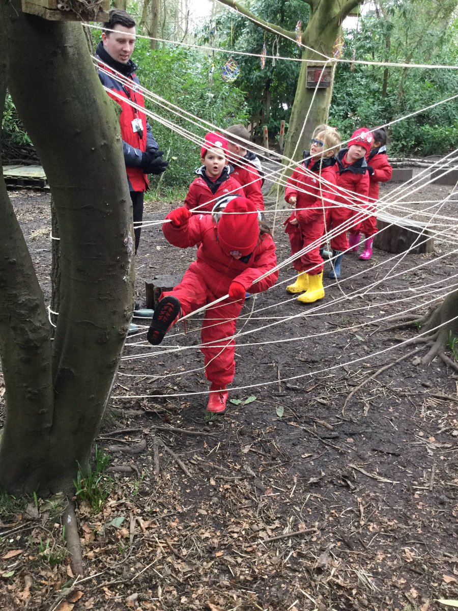 BGS_LowerSch's tweet photo. Today at Forest School the reception children had a challenge to climb though the spiders web without getting trapped. #BGSreception #BGSforestschool #BGSindependence https://t.co/zi7P2HMVyH