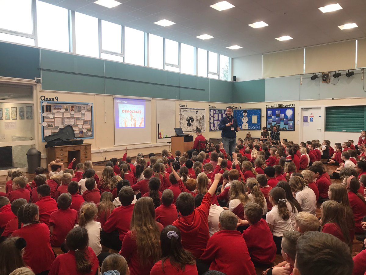 DringhousesPS's tweet photo. Today Rev Carew from @StEdwardsYork delivered an assembly on #democracy. Words used by the children included rights, voting, participation and sharing. Impressive! #DringPSHE #DringRE https://t.co/UfQvGesaIT
