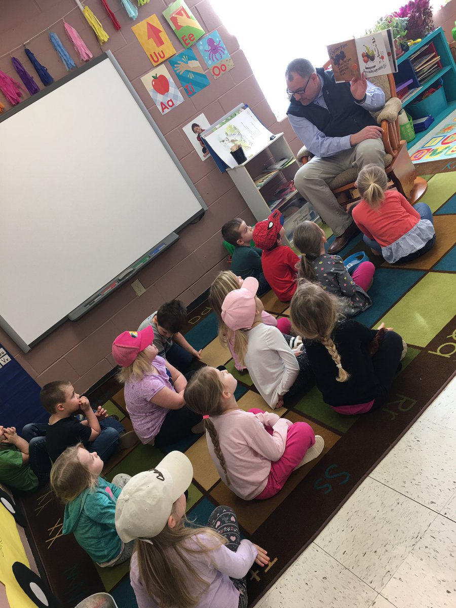 NEN1st_Grade's tweet photo. We are loving this special Reading Celebration Day! Our guests sure are special to us! Thank you @JasonCMcDowell @LukeCox81 @brendahdougan for sharing your love of reading with us. #ConnectionsMade #FunWithBooks #SharingTheImportanceOfReading @NENbluejays @missallierunde https://t.co/k7TD5miBaC