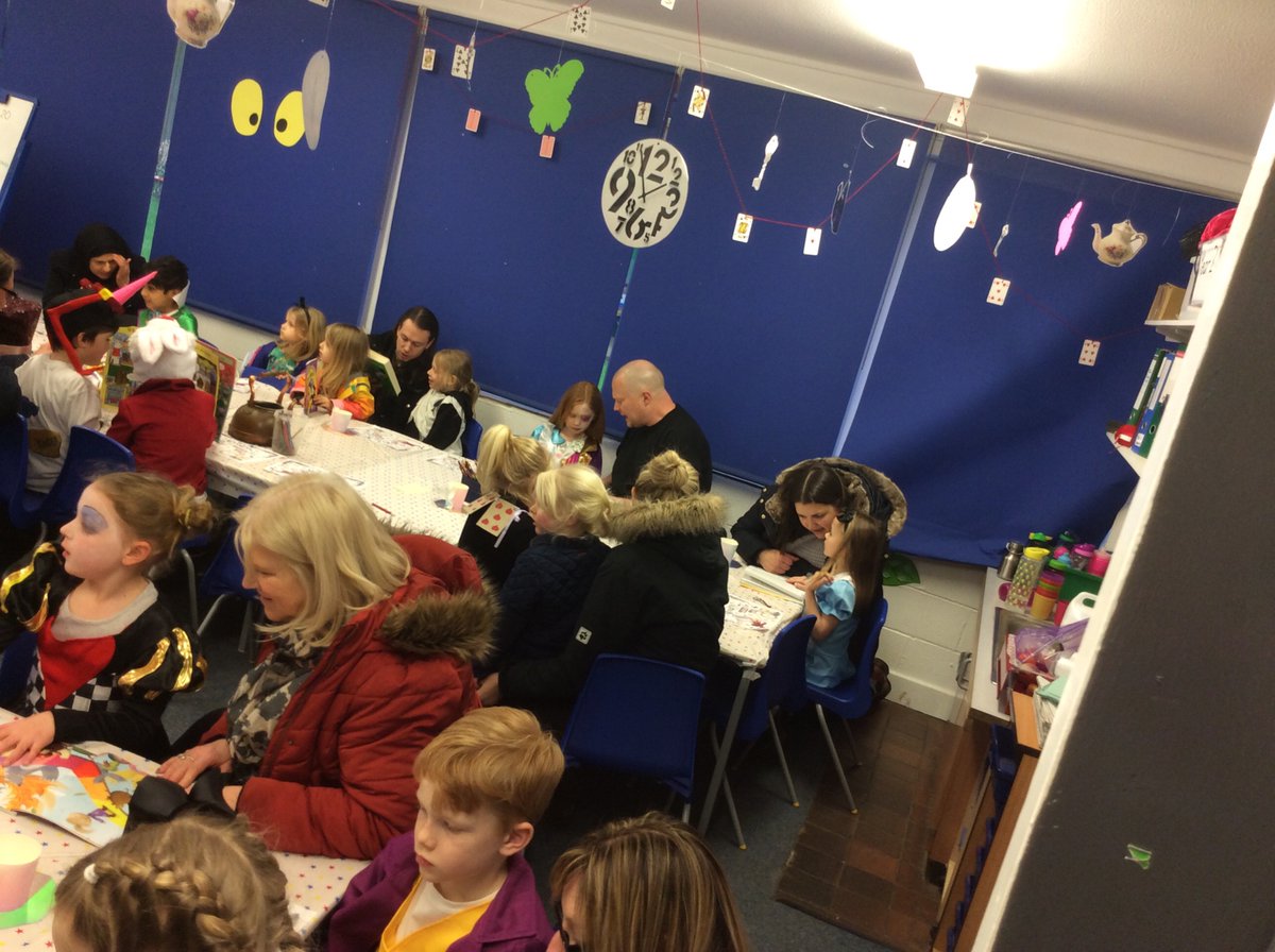 We welcomed lots of our parents into school this afternoon to share classic stories with their children and gather fabulous vocabulary! What a lovely way to finish our day celebrating books and stories! @InMATLamport <a href="/pixlclub/">Pixel Club</a> #WorldBookDay2020