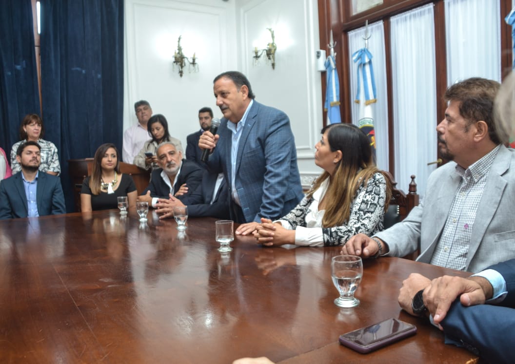 QuintelaRicardo's tweet photo. Asegurar la prestación de un buen servicio de salud, es nuestra prioridad. Hoy firmamos un Convenio entre @APOSLR y el Colegio Médico, para que a partir de abril los médicos prestadores no cobren plus o extra no autorizado por la obra social. https://t.co/XTL1NmeWOR