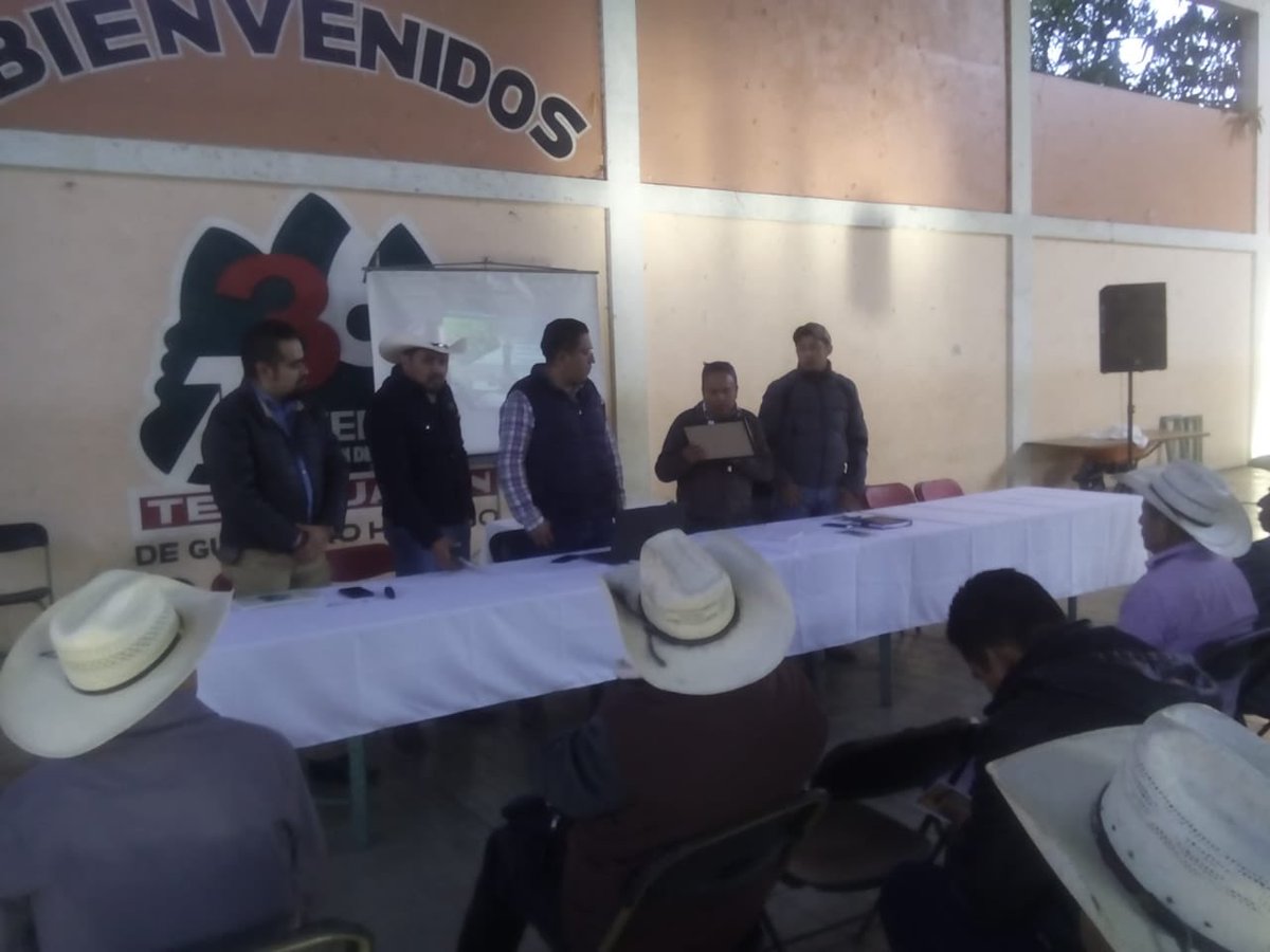 FHIDALGOPRODUCE's tweet photo. En Tepehuacán de Guerrero se promovió el diagnóstico de los agroecosistemas que ofrece esta FHP, los cuales cuentan con el respaldo científico del Dr. Edgar Quero Gutiérrez; mediante el análisis del patrimonio suelo, agua y planta, componentes esenciales en la producción ganadera https://t.co/irTsl9YAbv