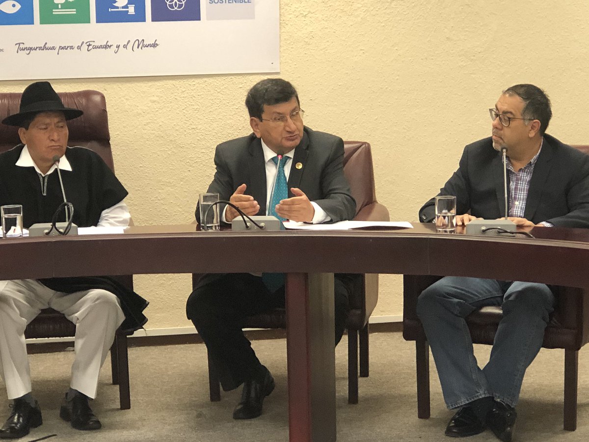 UTecnicaAmbato's tweet photo. [AHORA] ✍🏻 En la sala de prensa del Gobierno Provincial de #Tungurahua se realiza la firma de convenio entre la @UTecnicaAmbato y @GobTungurahua para que la @uta_ep realice el Estudio de Pre-factibilidad del Proyecto denominado PUERTO SECO DE TUNGURAHUA 🤝
#YoSoyDeLaUTA https://t.co/9qC47JFvuq
