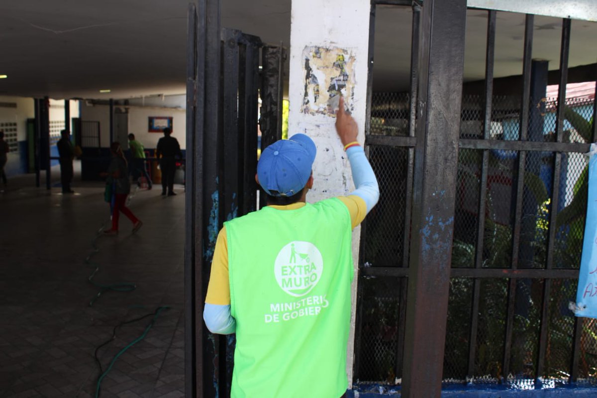 PenitenciarioPA's tweet photo. Continúa el Plan Nacional de Mantenimiento 'Unidos en mi escuela', con un grupo de privados de libertad de La Nueva Joya del programa #Extramuro en el Primer Ciclo Básico de Tocumen, quienes realizan una jornada de limpieza, descarte y pintura
@MeducaPma #UnidosLoHacemos https://t.co/AzE6ylAxVB