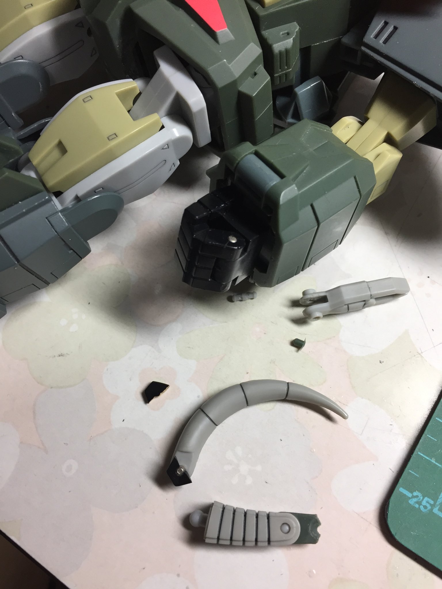 氷川へきる新連載スタート 超合金魂ダンクーガリアルカラーバージョン 劣化が酷くて片っ端から砕けていくんですが 通常版は全然平気なのでリアルカラー版で使った素材が悪かったのかなぁ T Co Ofj8aikci0 Twitter