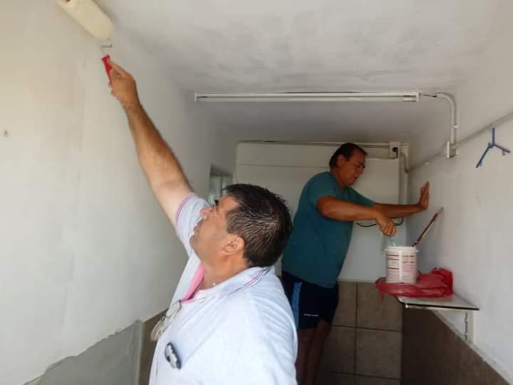 Las cosas lindas de los clubes de la Liga Cordobesa de Fútbol.
En #VillaAzalais armaron una jornada de embellecimiento de su institución.
Jugadores, dirigentes, hinchas, todos dieron una mano para poner 10 puntos su lugar.
Amor y sentido de pertenencia.