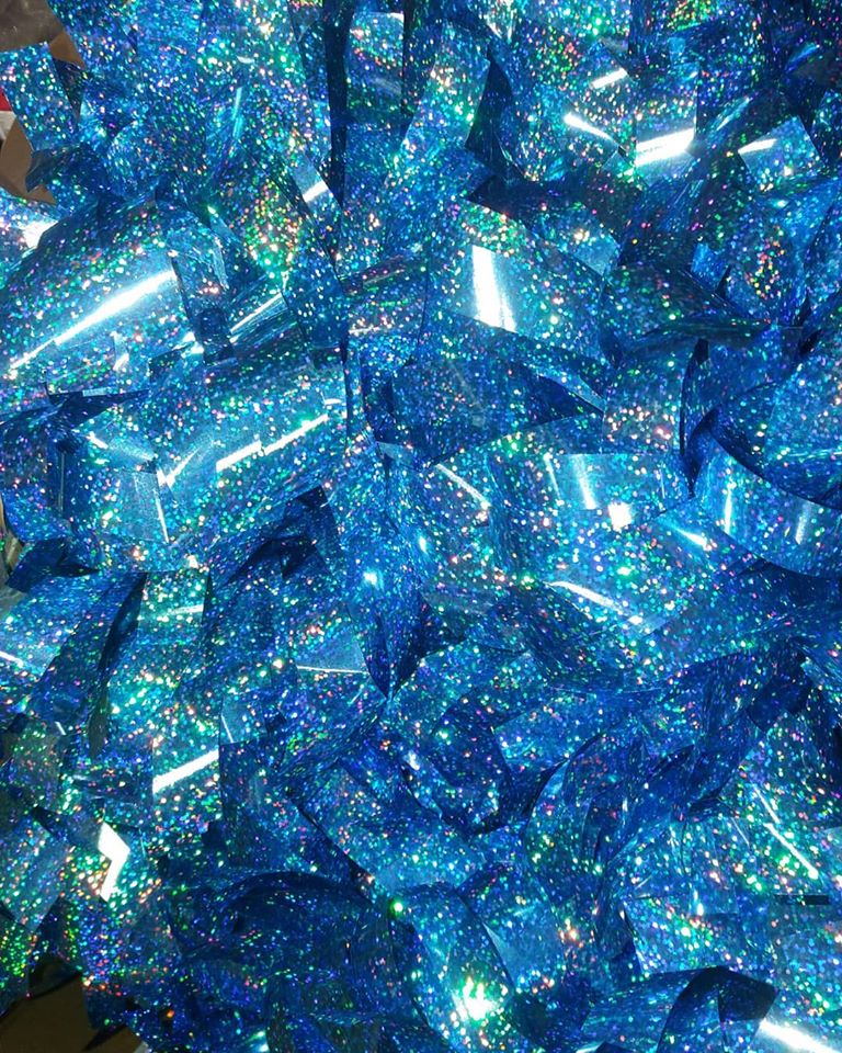 No filter needed... Holographic Sky Blue poms just really are this gorgeous! 💙
