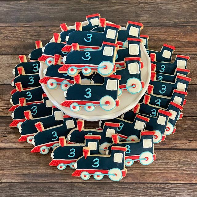 llbake's tweet photo. Choo Choo 🚂 Train Cookies #llbake #cookies #customcookies #traincookies #choochootraincookies #allaboard #3rdbirthdaytrain #birthdaycookies #birthdaycustimcookies #marincookies #sanrafaelcookies #marin #sanrafael #california https://t.co/Ice1wa9L5q