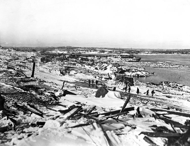 LiminalityThe's tweet image. In Rebecca Solnit's exploration of the ways human communities come together in the midst of disasters, A Paradise Built in Hell, she tells the story of the great Halifax explosion of 1917.  #AParadiseBuiltinHell #CatastropheandSocialChange #HalifaxDisaste theliminalityproject.org/2020/03/03/a-p…