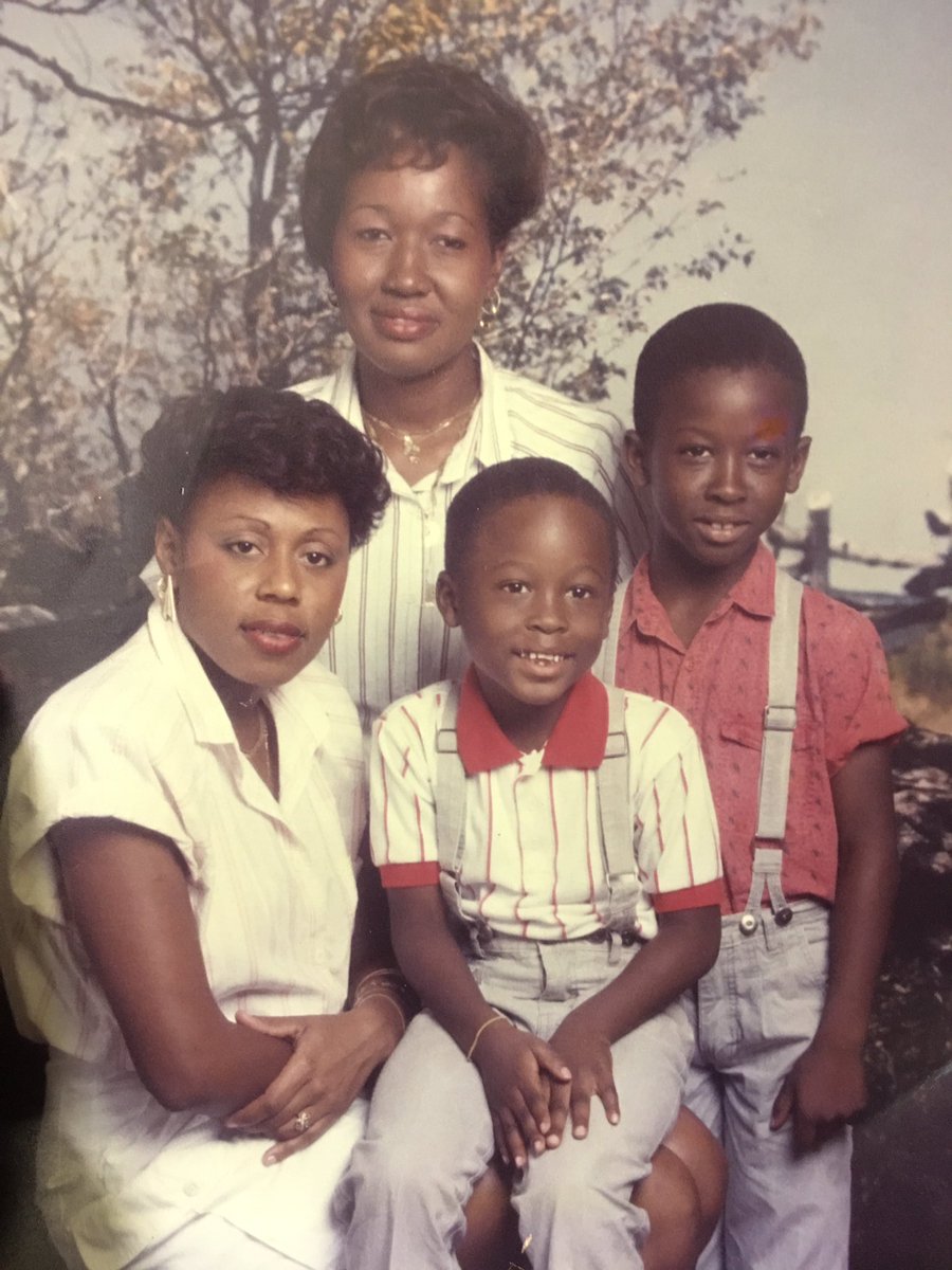 1KINGP's tweet photo. Joke ๐ I donโt care, I #love this pic of #mymom #myauntie #mybrother @rastavybz20 and I๐ฏ yโll Help me wish Pinky, my beautiful #mommy @rozetta_pinkeye8 a #HappyBirthday ๐ #iloveyou โฅ๏ธ #earlythrowback ๐ https://t.co/3aWYHgARAj