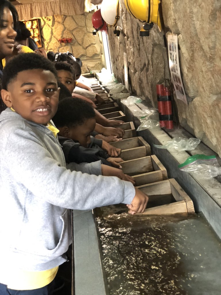 Awesome job <a href="/BKinderDLI/">Benteen’s Kindergarten DLI</a> ! Today🧑🏾‍🎓👨🏾‍🎓👩🏽‍🎓👨🏻‍🎓👩‍🎓🧑🏼‍🎓 became miners as they looked for gems, minerals, and rocks! #journey2ib #wearebeen <a href="/Z_STEM/">Ms.Z</a> <a href="/APSBenteen/">Benteen Elementary</a> <a href="/AKhan_EdS/">Aiesha Khan</a> <a href="/docdrewlovett/">Andrew Lovett Jr., Ph. D.</a> @SoontobeEdD @DrLenice take a 👀 at their focus!!