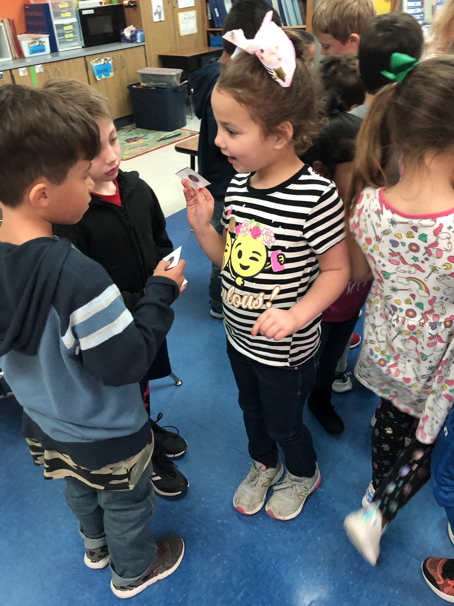 posey_r's tweet photo. Each one Teach one with money in kindergarten!  So fun!! #bethewildcard #THINKBIGLISD @LampasasHSE https://t.co/CkOQZyOWpq