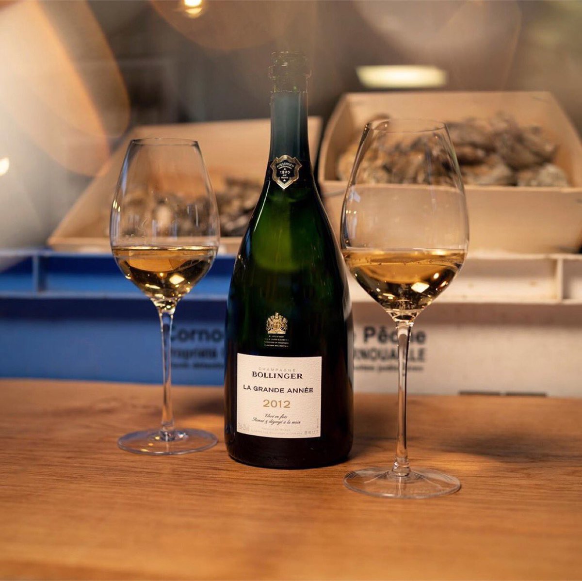BrunchBubbles's tweet photo. La Grande Année 2012 is the perfect champagne for gourmet food. Scallops, grilled oysters, poultry and truffles…to whet your appetite. RG: @Bollinger_Int  #jhswine https://t.co/ADVlgSWmQK