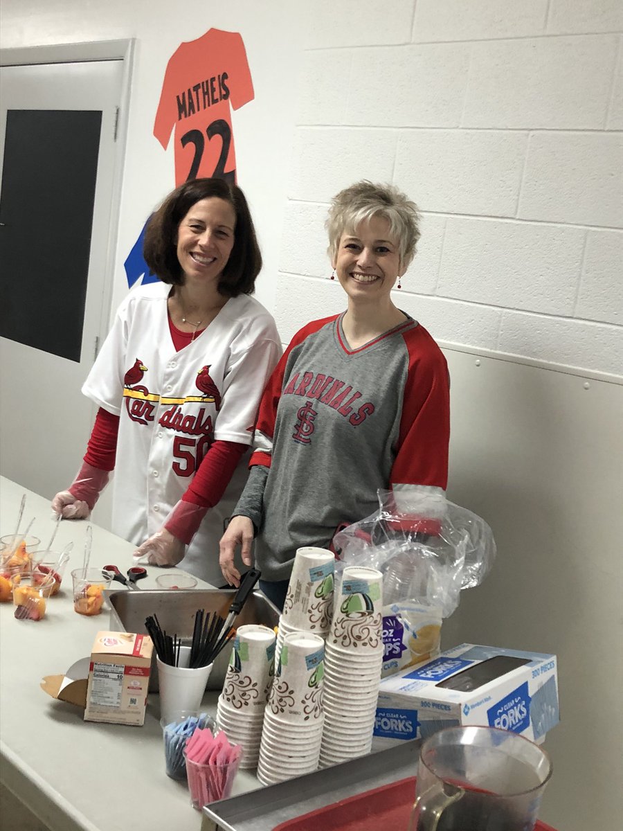 PrincipalWoll's tweet photo. What a special morning welcoming the GRAND people in our lives! Goodies With Grands was a success with lots of people and lots of smiles!! 🍩 📚 #readacrossamericaweek #readlikeachamp #wesclinwarriors https://t.co/j3ieRbQoRA