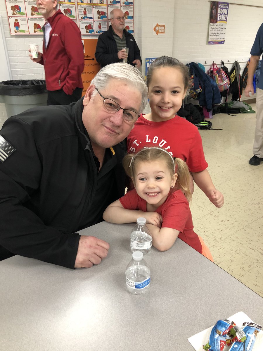 PrincipalWoll's tweet photo. What a special morning welcoming the GRAND people in our lives! Goodies With Grands was a success with lots of people and lots of smiles!! 🍩 📚 #readacrossamericaweek #readlikeachamp #wesclinwarriors https://t.co/j3ieRbQoRA