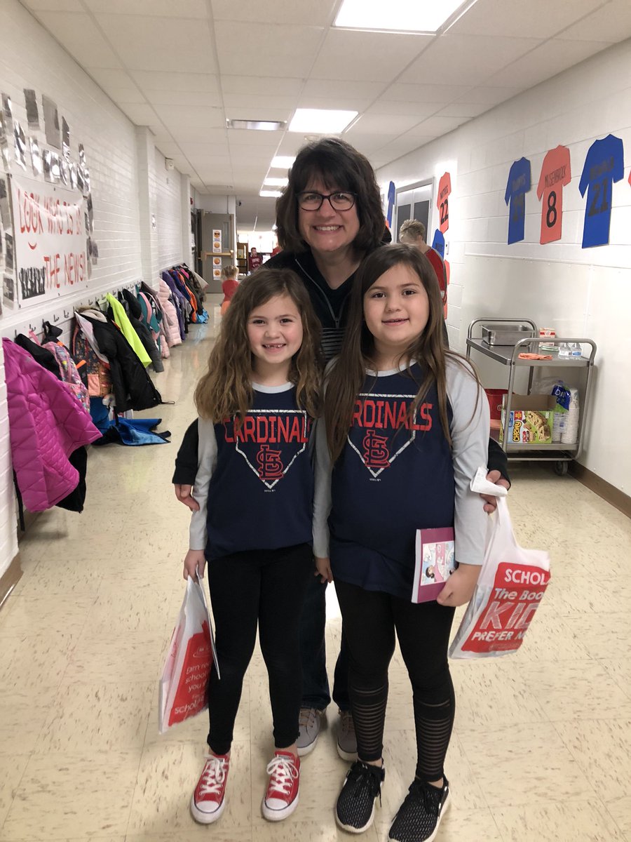 PrincipalWoll's tweet photo. What a special morning welcoming the GRAND people in our lives! Goodies With Grands was a success with lots of people and lots of smiles!! 🍩 📚 #readacrossamericaweek #readlikeachamp #wesclinwarriors https://t.co/j3ieRbQoRA