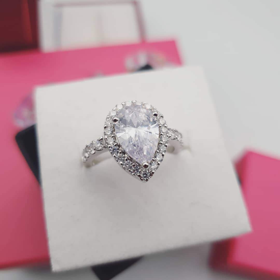 ClaroJewels's tweet photo. #CLAROGIVEAWAY 

One luck follower will #win our special Pear Cut Halo Ring!!

Simply RT, Follow and tell us a special occasion you would wear this stunner!!

Winner announced Friday at 12pm!!

#Giveaway y #Competition #COMPETITIONTIME https://t.co/JtNHYeFy4h
