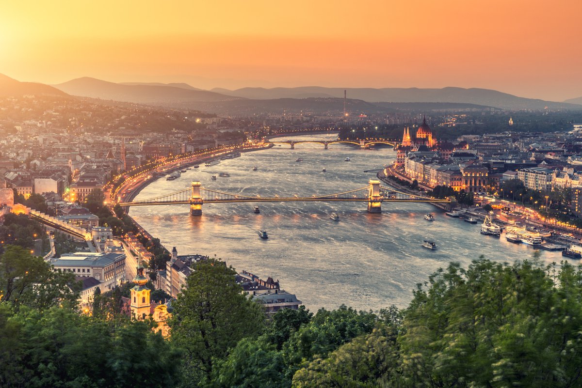 #TravelTuesday this week is Budapest! We have an incredible offer for you to share with the lads!! 

🍺2 Nights accommodation 
🍺Return Transfers 
🍺Ruin Bar Crawl 

🍺ONLY £109.00pp 

**Price does not include flights. T&amp;C's Apply*

stagweekends.co.uk/budapest-stag-…