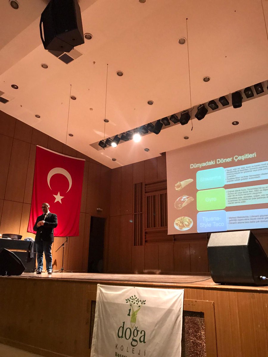 Bugün okulumuzda günümüzde ülkemizin en büyük hazır döner üreticisi olan ve 125'i aşan şube sayısı ile en büyük restoran zincirlerinden birine sahip olan Bereket Döner'in CEO'su Sayın Muhammet Nezif EMEK'i ağırladık. Kendisine, konuşması için çok teşekkür ederiz.