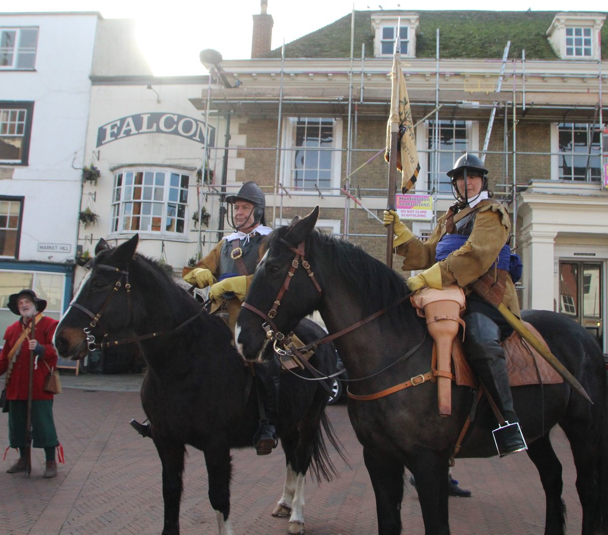 Two #EnglishCivilWar cavalry from @Sealed_Knot in #Huntingdon for our grand reopening on Sunday. Appropriately they're in front of the Falcon Inn, which Cromwell used as an HQ for recruiting his first troop of cavalry for Parliament in 1642. #17thCentury Photo by Chris Buckenham.