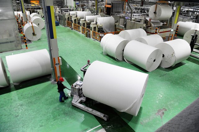 Johnny_suputama's tweet photo. Japanese toilet paper manufacturer to the citizens of Japan: “We have enough toilet paper. LOOK HOW MUCH WE HAVE” 
https://t.co/wiyZG7mfuL https://t.co/EO7j0FrZnc