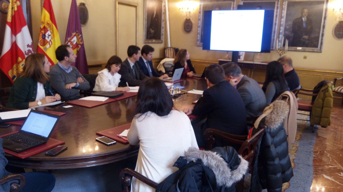 PEBUR1520's tweet photo. Hoy trabajando sobre dinamización empresarial y emprendimiento con @sodebur @FAEBurgos @jcyl @ibercaja @UBUEstudiantes @CajavivaCRural @Fundcajaburgos @ceeiburgos @FecBurgos @fundacionO2 @ui1Universidad @Fundacion_CTME Fundación CajaCirculo y ATA Castilla y León ¡Gracias a todos! https://t.co/ygTNM0sJDK