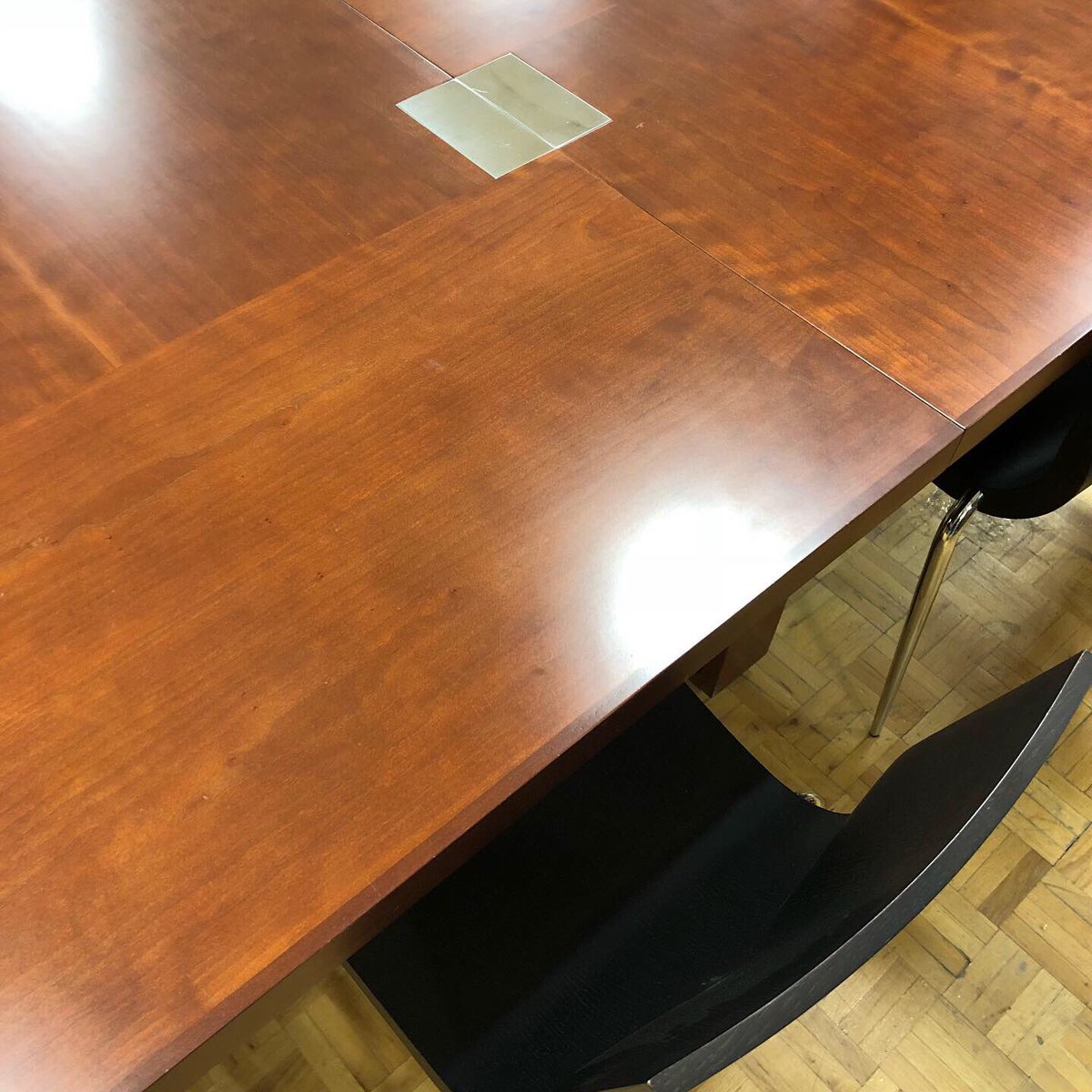 OfThingsPast's tweet photo. [ Diningroom Decor ]
Contemporary dining option. Practical, easy to keep clean and lots of style! 
#loveconsignment https://t.co/eViCpTYWDz