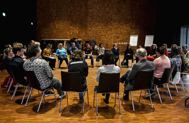 SGenshagen's tweet photo. 1. Train-the-Trainer-Workshop zur #g3methode im Anneliese Brost Musikforum Ruhr:
„Klub Anneliese“, „Bier mit Bach“, „Suppkultur“ und Sound-Guerilla-Formate sind neue Ideen für Kulturangebote für Menschen in der Stadt.
Weiter geht’s am 20./21.03. im @TheaterMagdebur.
#bochum #nrw https://t.co/182kKyWCES
