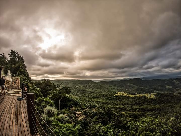 Masimikecamp's tweet photo. THE SKYDECK

Is a morden lodge that is build on the edge of the Honde Valley in the Nyangani mountain wilderness. The lodge is a pure demonstration of how the Honde Valley is a great destination in Zimbabwe and the region. The lodge will be officially opened in March 2020. https://t.co/5ZAlhjxYrp