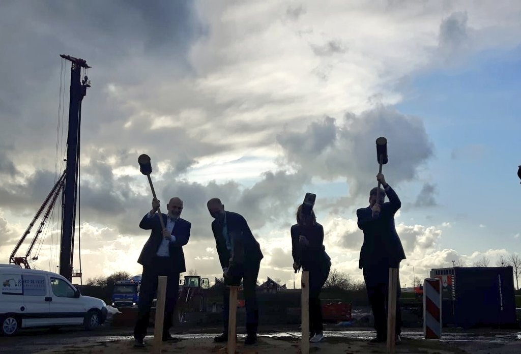 campusgr_'s tweet photo. Yes, it is official: the building of Polyganics on Campus Groningen has begun this afternoon! More on our site tomorrow!
#launch #polyganics #nieuwbouw #CampusGroningen https://t.co/HUNsCMs78L