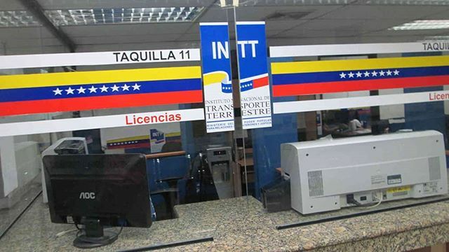 TV_COL's tweet photo. NUEVAS TARIFAS DEL INTT A PARTIR DE ESTA SEMANA 
Emisión y Renovación de licencias:
2° grado Bs. 125.000 / Bs. 31.000
3° grado Bs. 200.000 / Bs. 100.000
4° grado Bs. 250.000 / Bs. 150.000
5° grado Bs. 500.000 / Bs. 250.000

El precio para el Registro Original de Vehículos se… https://t.co/YVNhL3Z6Hb