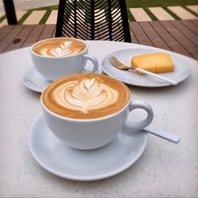 AllTheCoffees_'s tweet photo. Who is already up and starting their day?! Did you exercise? Eat? Have coffee?! 😍. How pretty are these drinks by Pratana K?! They look so perfect! I hope you guys are having a great day! ✨✌🏼❤️☕️✨ https://t.co/Zf1QaAGqis #coffee #coffeelover #allthecoffees #TuesdayMorning https://t.co/ENxdxfVVp5