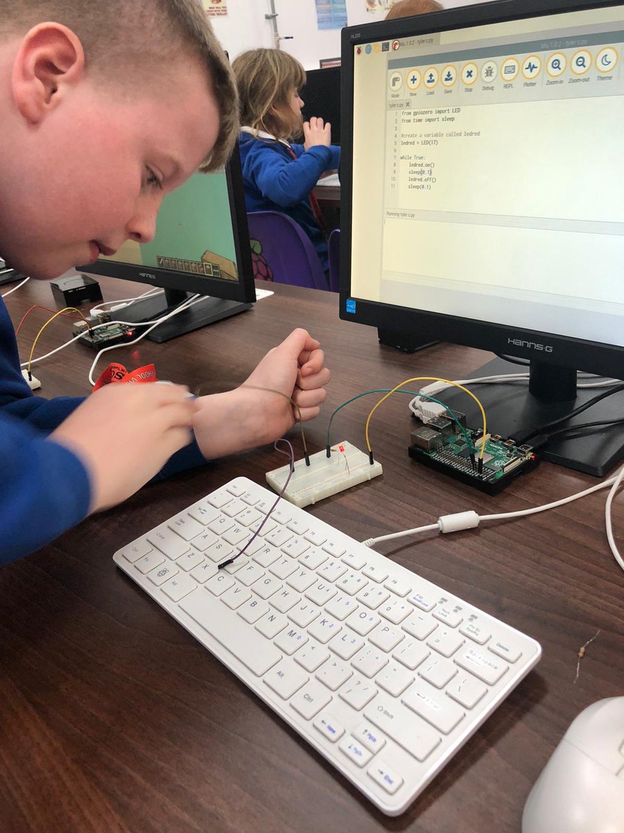 tonpentrejunior's tweet image. Post 2 
Year5LB have had a fantastic afternoon @sonyUKTEC using @Raspberry_pi coding with @scratch and python. Diolch Sony #DCF #reallifecoding