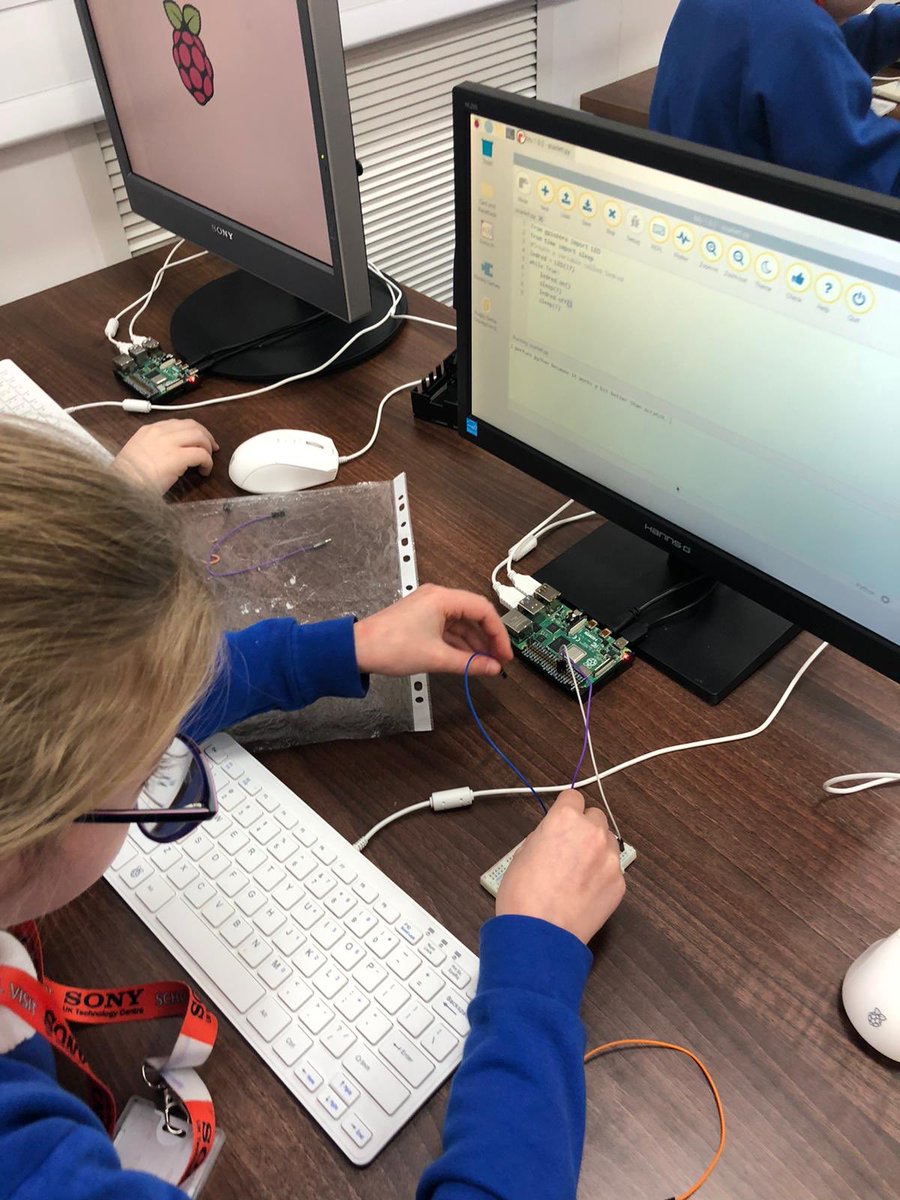 tonpentrejunior's tweet image. Post 2 
Year5LB have had a fantastic afternoon @sonyUKTEC using @Raspberry_pi coding with @scratch and python. Diolch Sony #DCF #reallifecoding