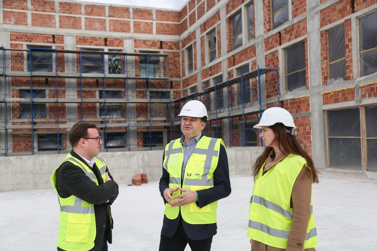 TrBusinessPark's tweet photo. The site visit of Minister Blendi Klosi at mk hotels brand in Tirana Business Park.
#news #hotels #mkhotels #TBP #LindnerGroup #investment #German #standard #quality #swimmingpool #gym #businesshotel #venues #meetings #closetoairport #closetoharbour #excellentlocation #fivestars https://t.co/NdNBzUtcqF