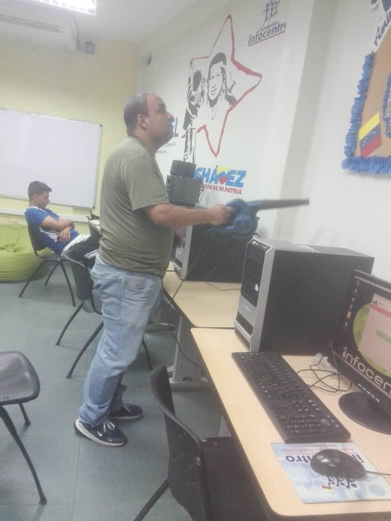 Lasteni_S's tweet photo. Desde el estado Trujillo, en el municipio Valera, en las instalaciones del Infocentro Siete Colinas se está realizando Mantenimiento Preventivo y Correctivo de Equipos. @Gabrielasjr @l_larosave @NicolasMaduro #RadioMirafloresEnTáchira https://t.co/uLyU4AdLFW