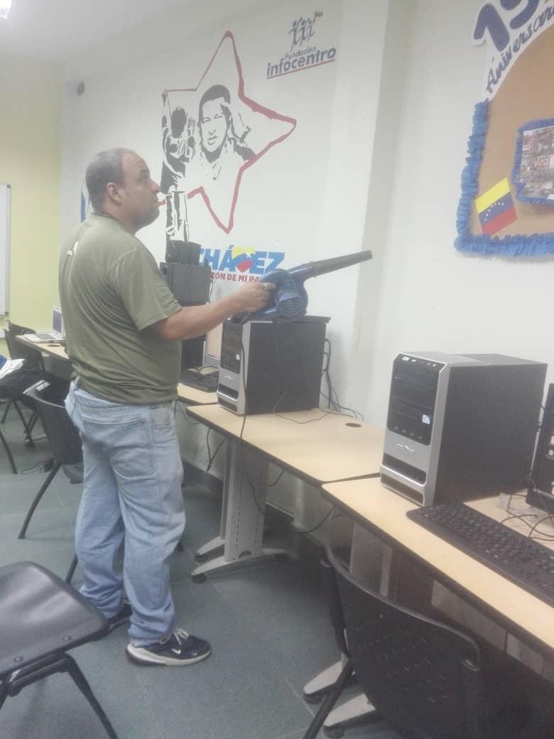 Lasteni_S's tweet photo. Desde el estado Trujillo, en el municipio Valera, en las instalaciones del Infocentro Siete Colinas se está realizando Mantenimiento Preventivo y Correctivo de Equipos. @Gabrielasjr @l_larosave @NicolasMaduro #RadioMirafloresEnTáchira https://t.co/uLyU4AdLFW