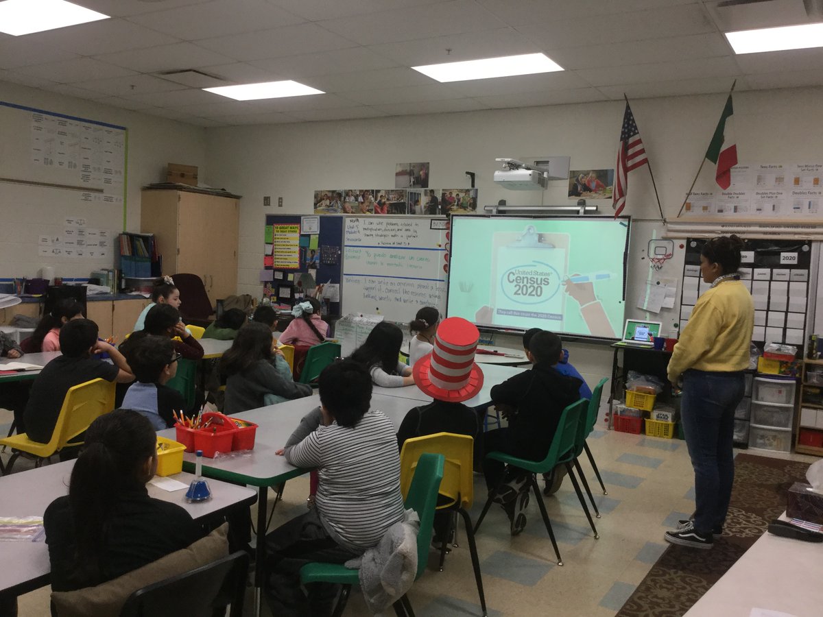 MaestroRamirez3's tweet photo. Los estudiantes están aprendiendo la importancia en la participación del Censo para obtener la información estadística que caracteriza nuestra población y sus beneficios educativos y gubernamentales.
#KomenskyMatters #D100Inspires https://t.co/p08tUsAKda