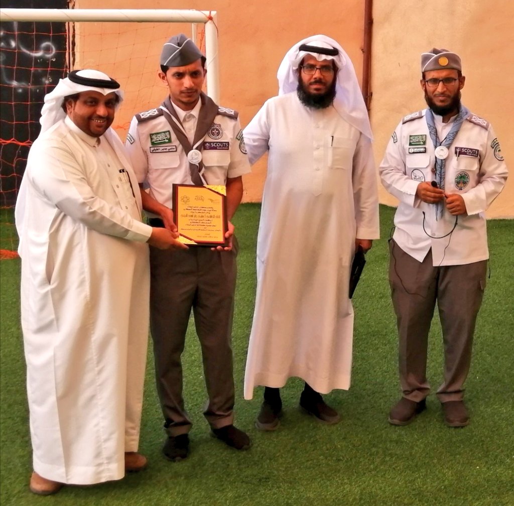 Safaifa1's tweet photo. #المشروع_الكشفي_لنظافة_البيئة 
مدير مكتب#تعليم_فيفاء الأستاذ يحيى علي الفيفي يكرم القائد الكشفي  أ. سامي جابر الفيفي  لجهده المميز في إنجاح معسكر مفوضية كشافة  تعليم فيفاء.
@nashatsabya1 
@sabyaedu 
@fifaedu1431 
@SabyaScouts https://t.co/VHoOvPpQCU