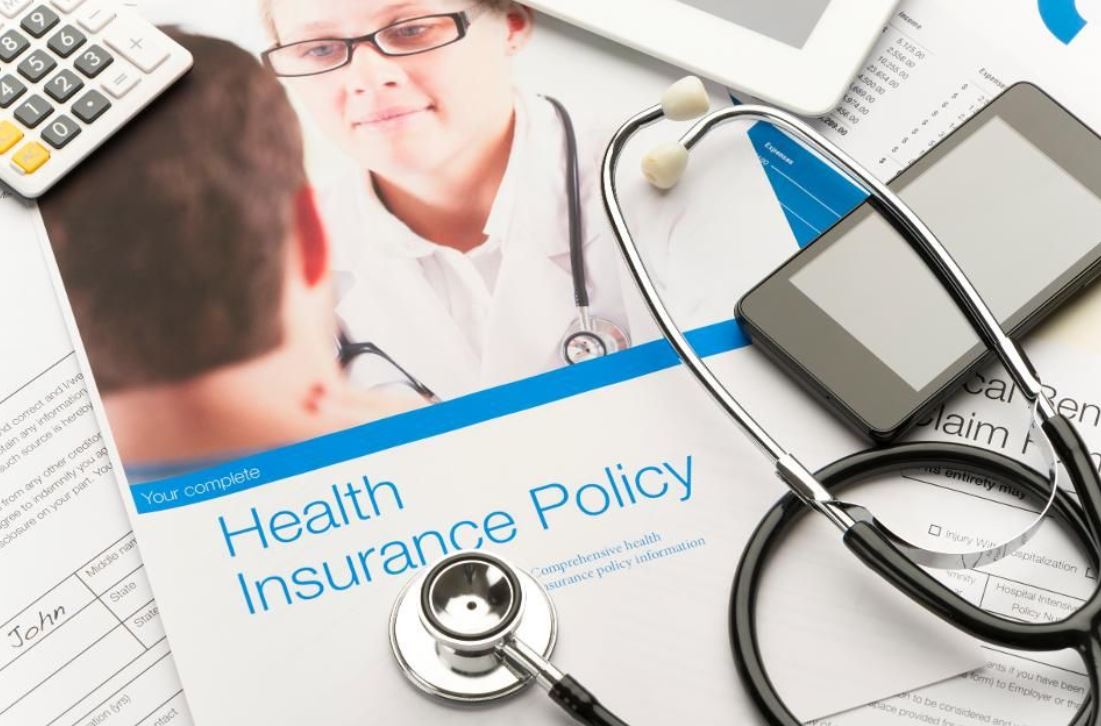RuthRagusa's tweet photo. Companies depend on open enrollment meeting where they distribute benefit booklets &amp; leave employees to navigate benefits on their own = poor customer experience, it’s no wonder healthcare costs are nearly $15,000 per employee @forbes https://t.co/HJdq2pu8Qx #EmployeeBenefits #CX https://t.co/XxLhtqttO4