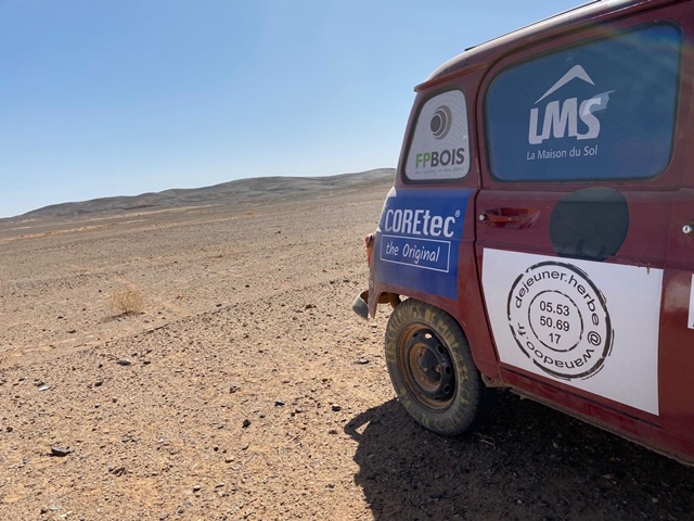 FPBois's tweet photo. Actuellement 200ème sur 1200, notre équipage se porte bien ! 

#4Ltrophy #course #4L https://t.co/phHoVrJFKg