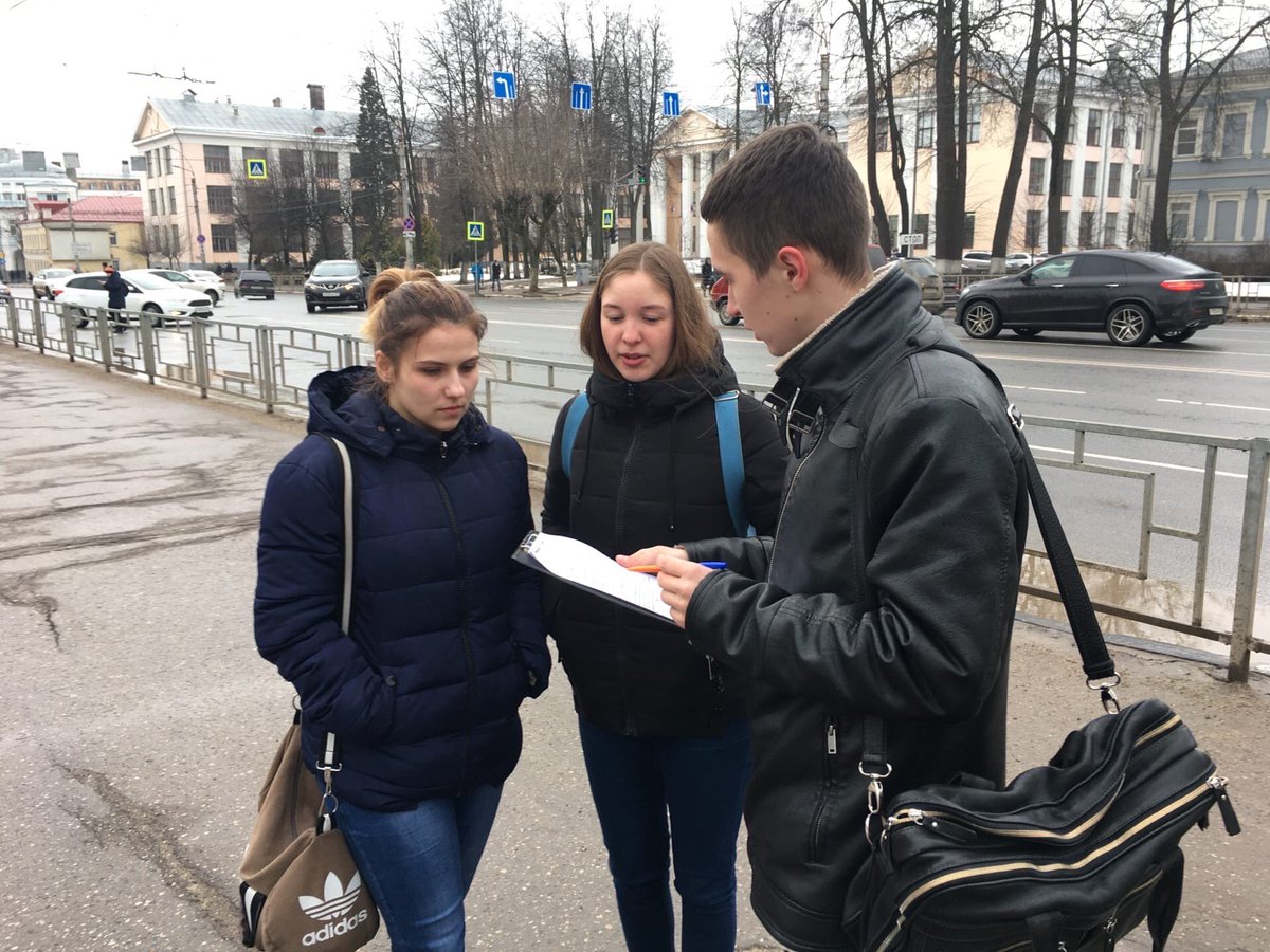 MolPalata37's tweet photo. 3 марта члены Молодёжной Палаты при @Ivoblduma провели социологический опрос, а также проинформировали жителей нашего города о проведении проекта "Мой город - Иваново-Вознесенск". Мероприятие прошло у Ивановского государственного химико-технологического университета. #МП37 #МПРФ https://t.co/4FFqeCsIdO