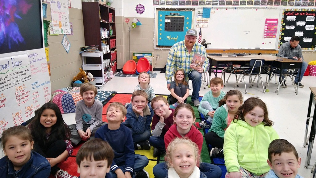 RoseBudRamblers's tweet photo. A big shout out to all our mystery readers who helped elementary students celebrate Read Across America Day! Our community always shows up for us, and we are so grateful they do! #mysterreaderrockstars https://t.co/Q5hS2Utx8O