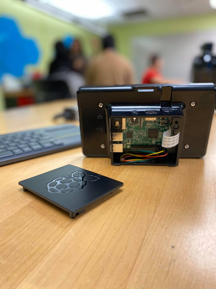 IEEEatUIC's tweet photo. Thank you to everyone who came out to our Raspberry Pi Tinkering Program workshop! (: We hope everyone enjoyed it and was able to understand the super useful and impactful Python example we gave!

#ieeeuic #uic #engineering #uicengineering #ieee #uictinkeringprogram #ece #cs https://t.co/nFKuh3rLsg