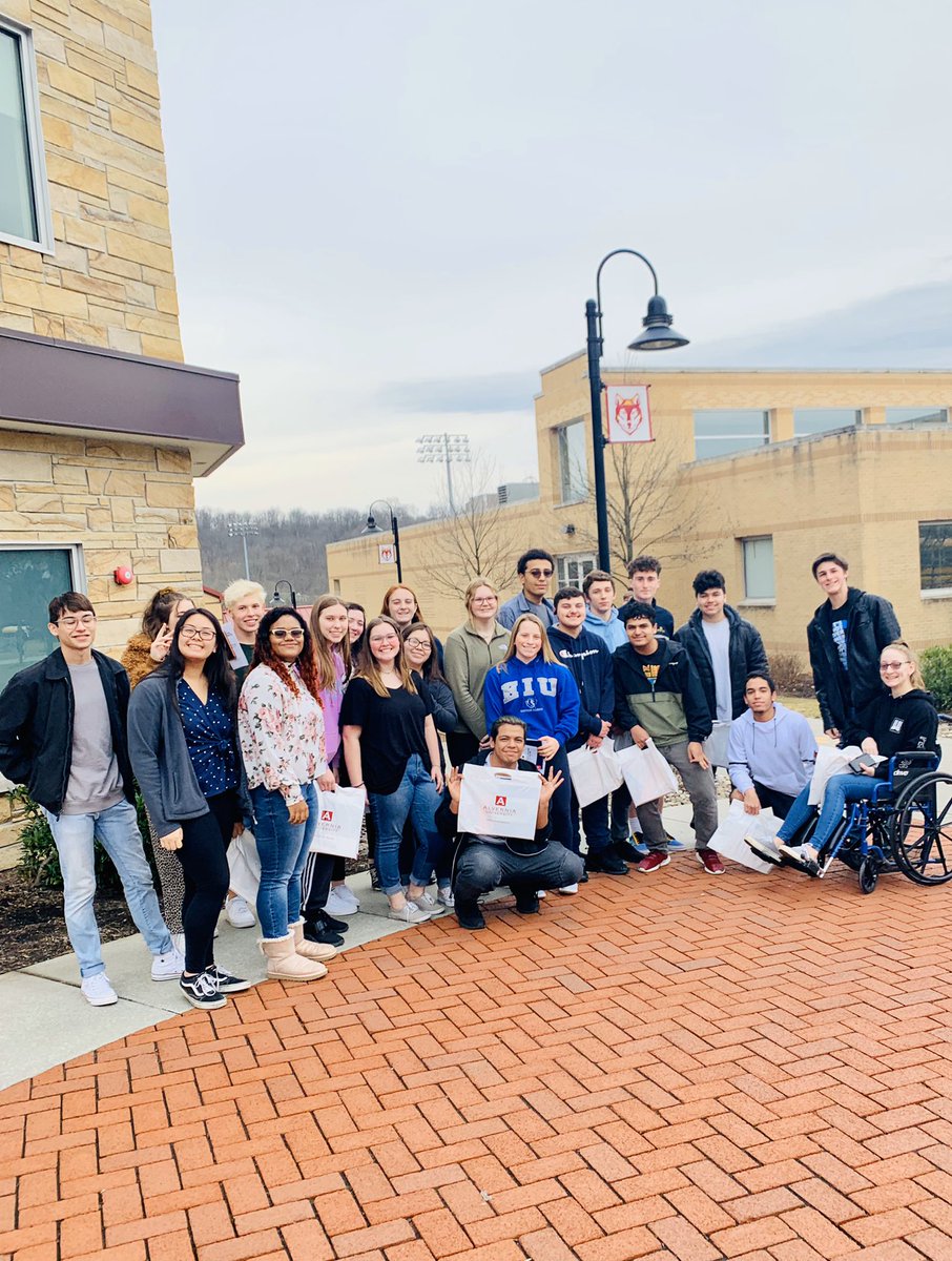 MrsValeryWill's tweet photo. MHS Juniors exploring colleges at the Berks County College Fair @AlverniaUniv this morning! @RebekahStem @CareerBurnham @muhlsd @MikeMish10 @eschaeffer76 @owlhoop44 https://t.co/EubImpKAlY