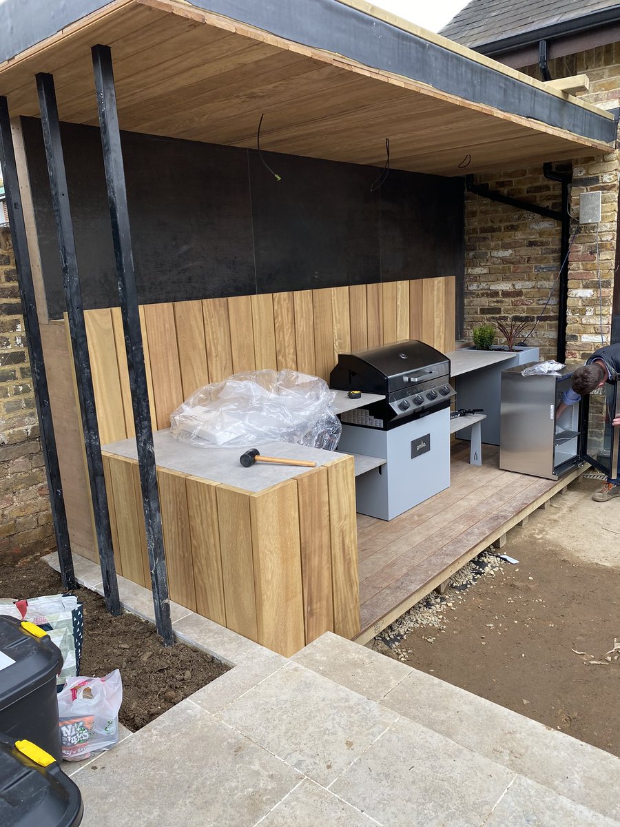 johnward_design's tweet photo. Excited to see the @GrilloOutdoors kitchen being installed today at our Chiswick project #gardendesign #outdoorkitchen #landscaping https://t.co/rcFZZF19c9