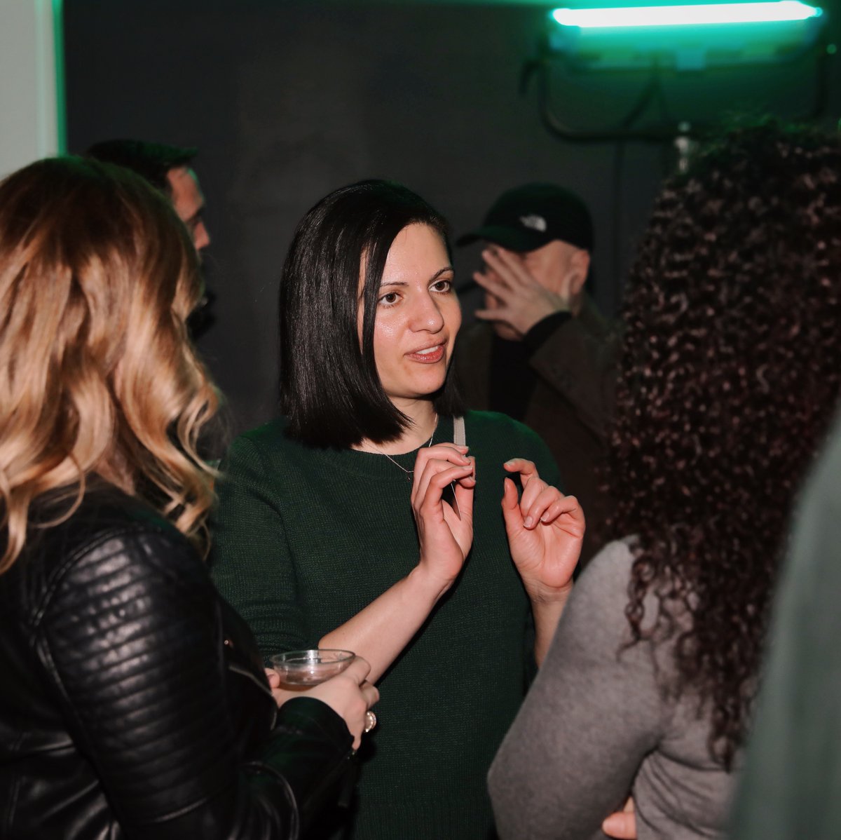 MartiniShotChi's tweet photo. Show of hands ✋✋✋, who’s coming to The Martini Shot! mixer tomorrow?? The first 125 guests will receive a free drink on us! RSVP today: https://t.co/qHyYoaEUb7

#chicago #martinishotchi #martinishot #martinishotchicago #magnanimous2020 #gomagnanimous #filmcrew https://t.co/BAqjDm00Ju