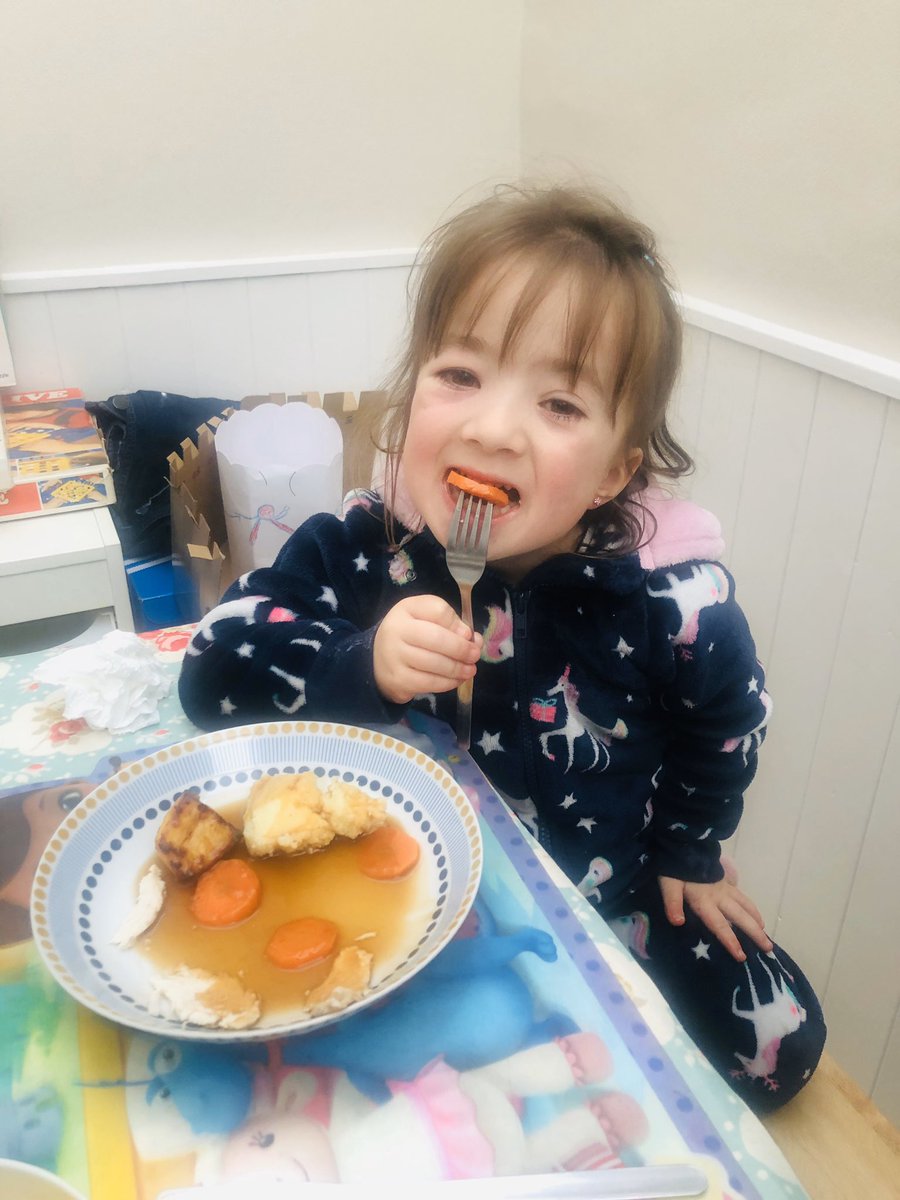lillaura1986's tweet photo. @Yr2Corngreaves making healthy choices with their dinner last night #vegetables https://t.co/oIW0yPcEdQ