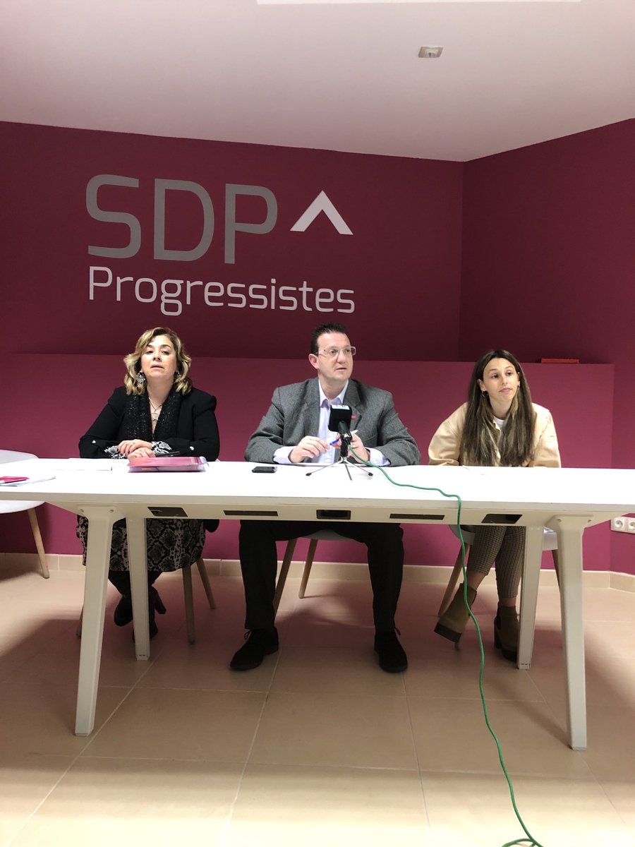 sdp_ad's tweet photo. Comencem la roda de premsa setmanal. Avui amb Elisabet Zoppetti, Laia Moliné i Josep Lluís Donsion. https://t.co/id7dDK6D5i